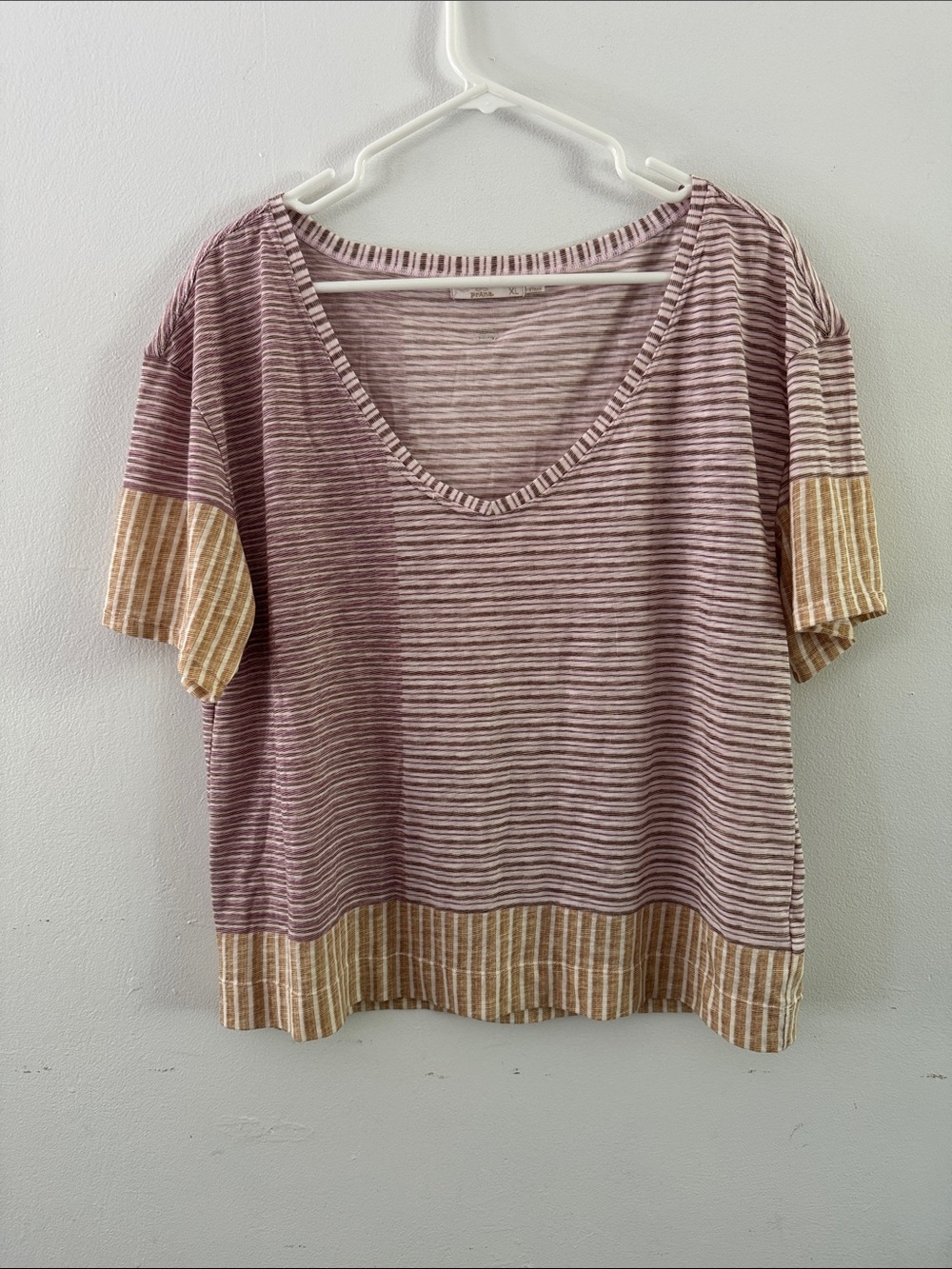 Prana Striped V-Neck Tee in Mauve and Mustard Sz XL